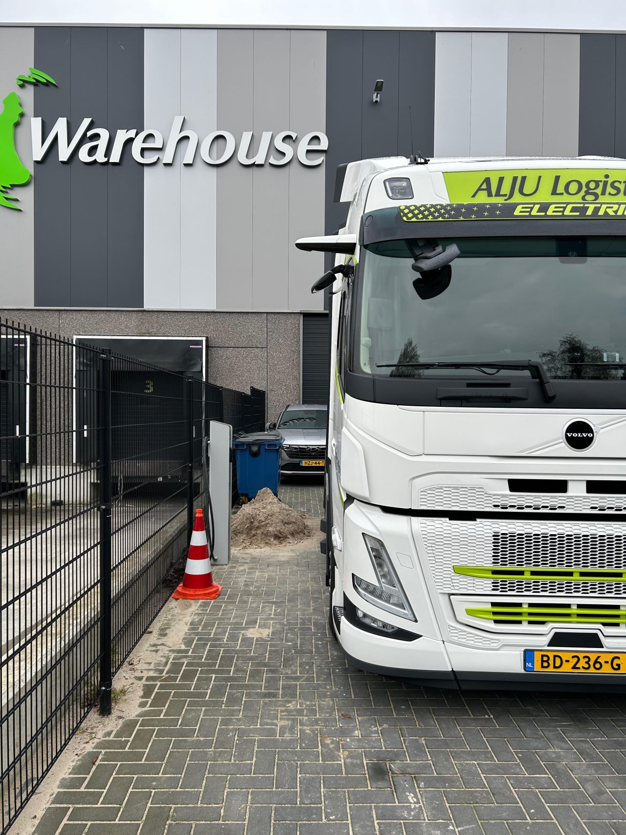 Slimme laadoplossing voor elektrische vrachtwagen bij ALJU Logistics