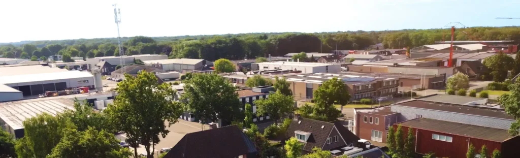 Droneshot van zonnepanelen schaijk